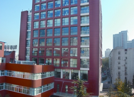2006年6月，山东省眼科研究所科研大楼顺利完工并投入使用