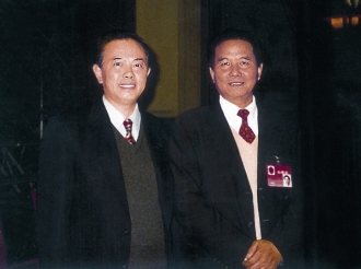 中央政治局原常委，中央纪律检查委员会原书记吴官正与谢