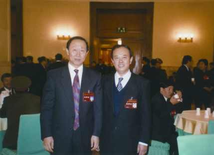 全国政协原副主席王家瑞和谢立信教授合影