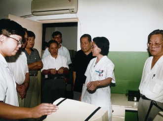 1998年9月，山东省医学科学院眼科研究所实验室通过审核