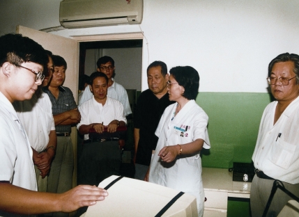 1998年9月，山东省医学科学院眼科研究所实验室通过审核