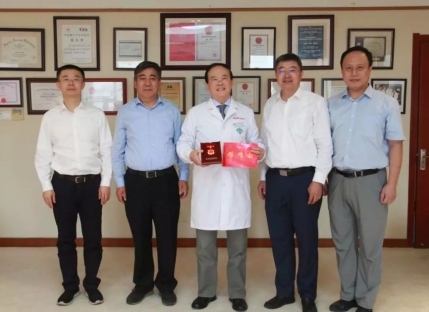 谢立信院士荣获“庆祝中华人民共和国成立70周年”纪念章