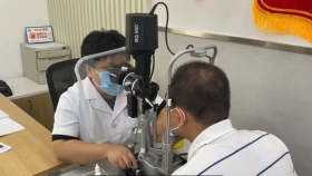 岛城首例巩膜镜在青岛眼科医院成功验配
