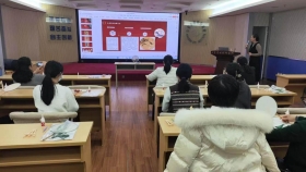 情暖春日 巧手生花  我院开展妇女节民俗手作活动