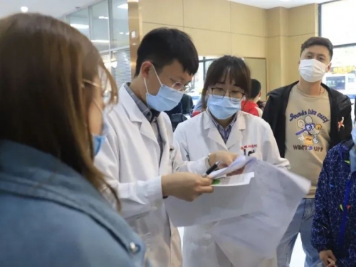提升就医满意度，近视防控夜间门诊上线啦