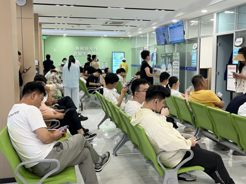 海报调查|大数据与AI双重加持！全飞秒4.0助力高考生拥抱清晰