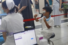 海报调查|孩子暑期视力防线告急？！眼科医生教你这样 “补防”