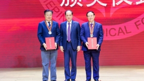 谢立信：从医执教六十载贡献卓越，荣获吴阶平医学奖