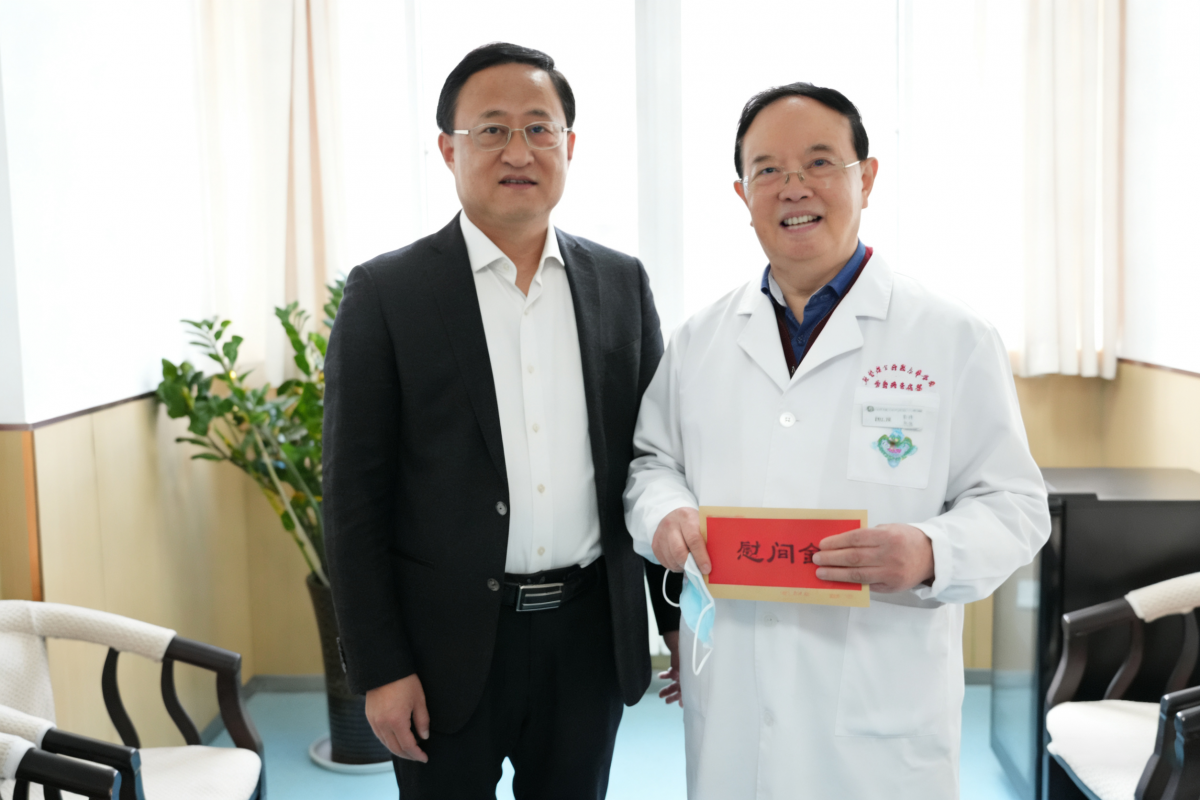 2026年2月5日柳忠旭书记一行来院看望谢教授1